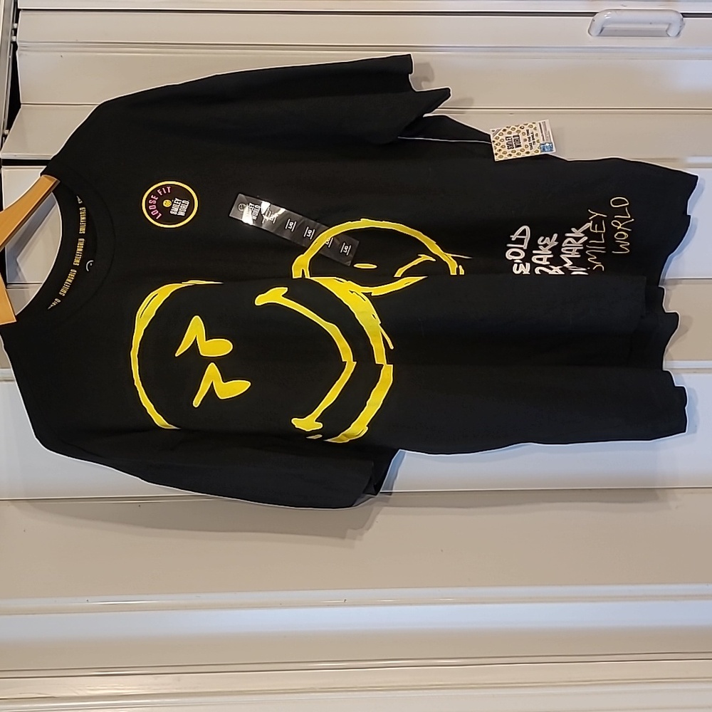 NWT Smiley World Tee